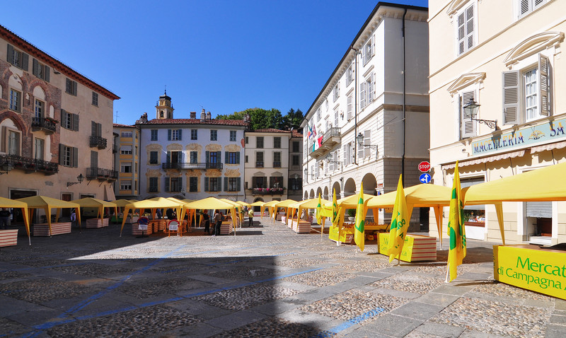 ''Piazza Maggiore –  stand per 51esima Mostra del Fungo'' - Ceva