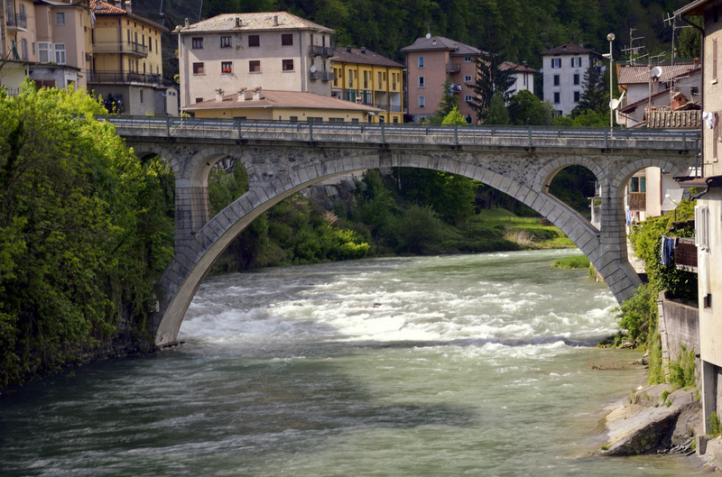 ''In pendenza'' - San Giovanni Bianco