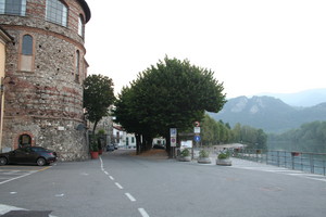 Piazza Carlo Frigerio – dal lato del Castello