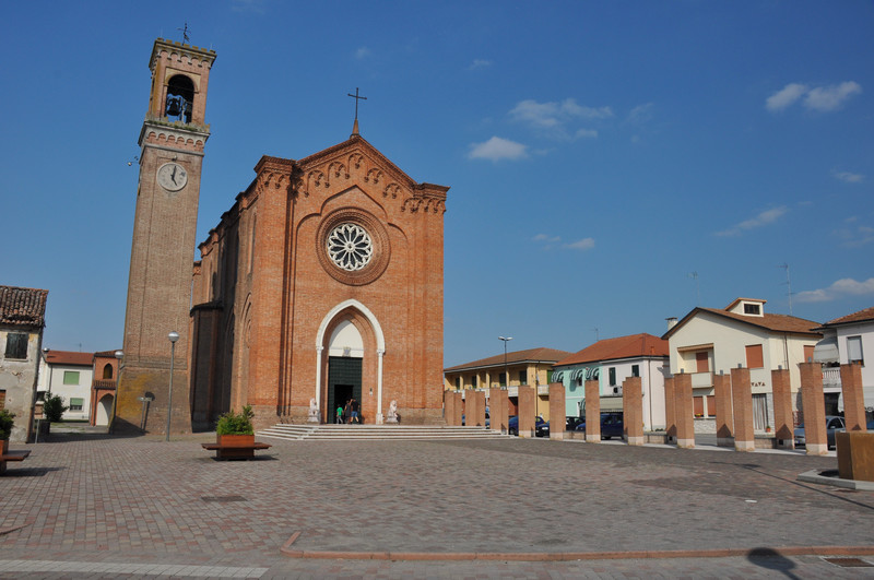 ''Piazza Municipale 2'' - Castelnovo Bariano