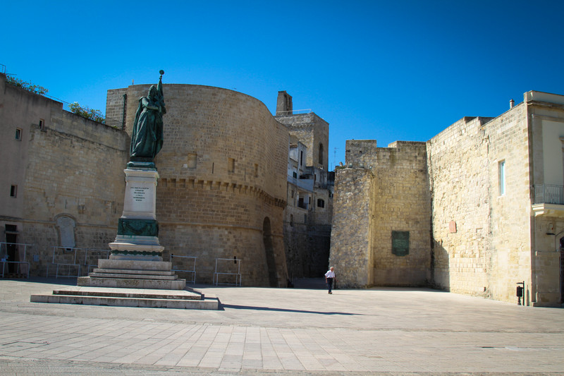 ''Tra mura e mare.'' - Otranto