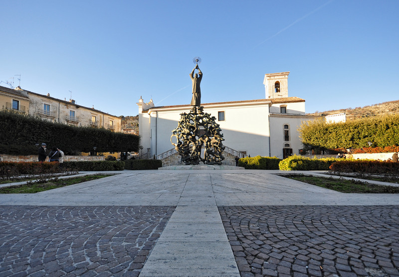 ''al centro della piazza Padre Pio'' - San Giovanni Rotondo