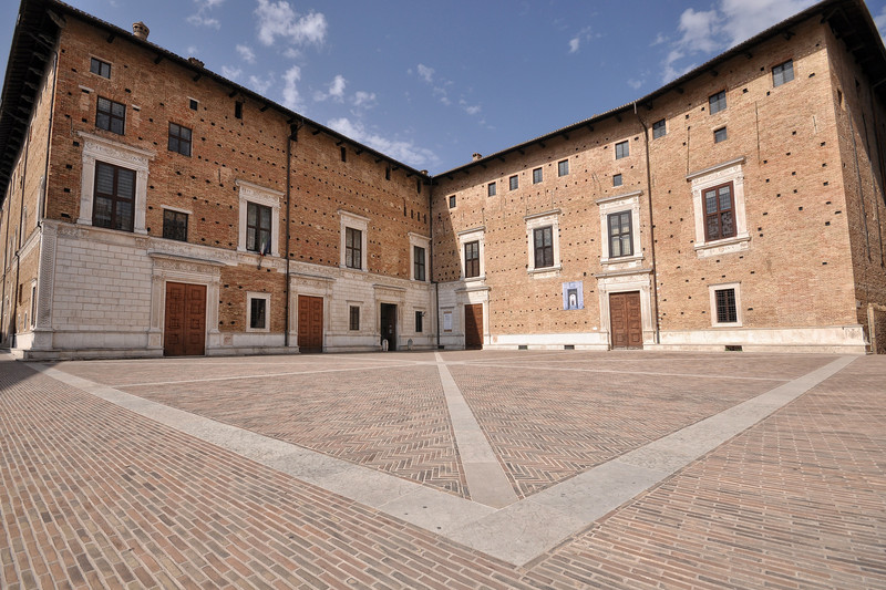 ''un particolare angolo in piazza Duca Federico'' - Urbino