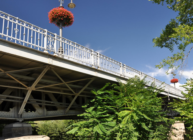 ''un cesto di gerani per un ponte'' - Bolzano
