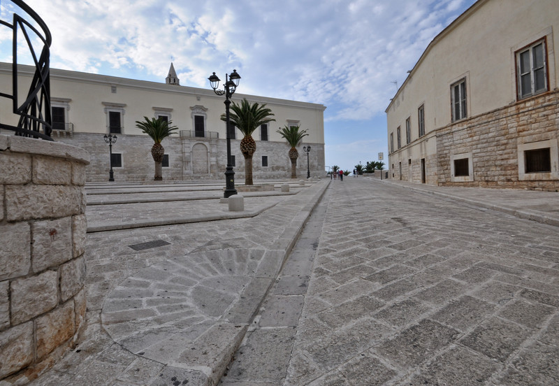 ''… è proprio grande questa piazza!'' - Trani