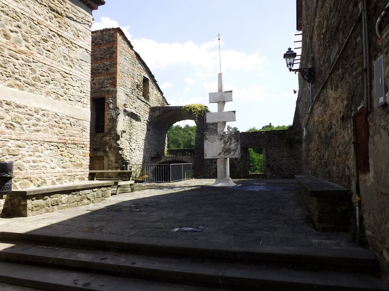 ''Piazzetta ai Caduti'' - Villafranca in Lunigiana