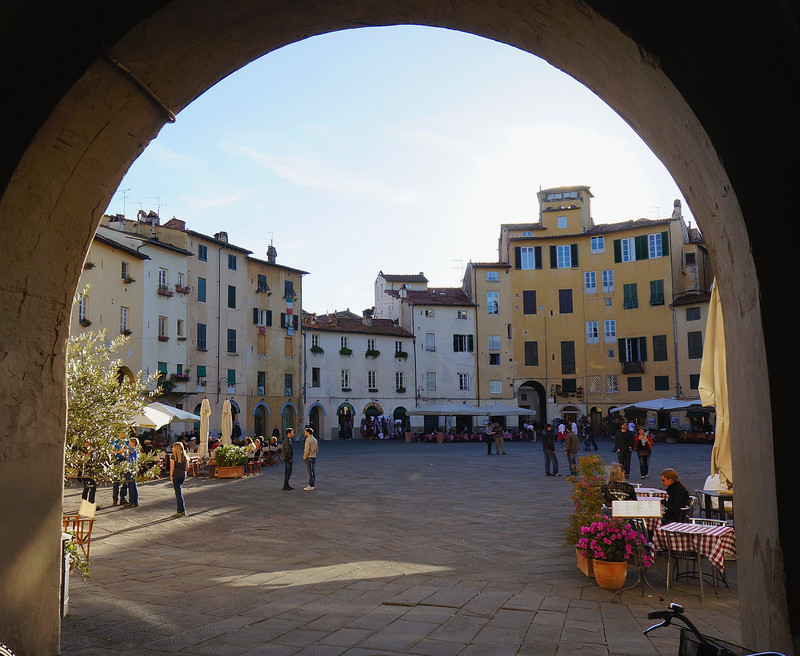 ''Lucca – Piazza Anfiteatro'' - Lucca