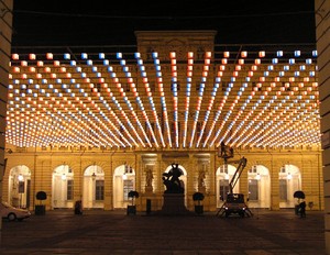 Piazza Palazzo di Città, Natale… grazie a chi ci cambia le lampadine!