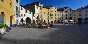 Piazza Anfiteatro – Lucca