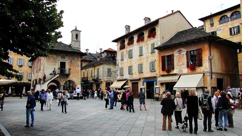 ''E’ domenica…'' - Orta San Giulio