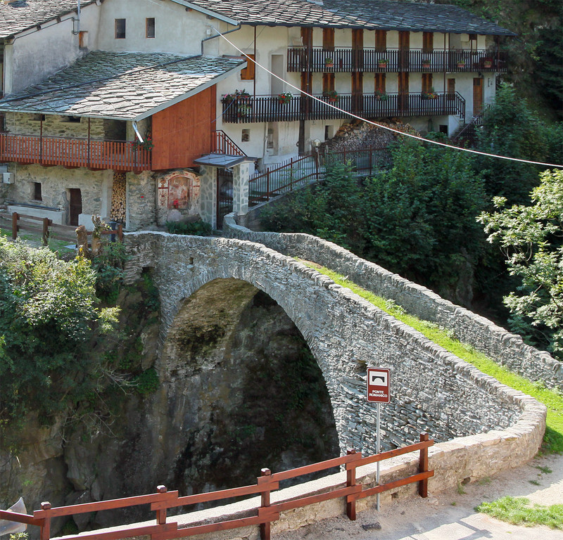 ''Ponte romanico sul torrente Ribordone'' - Ribordone
