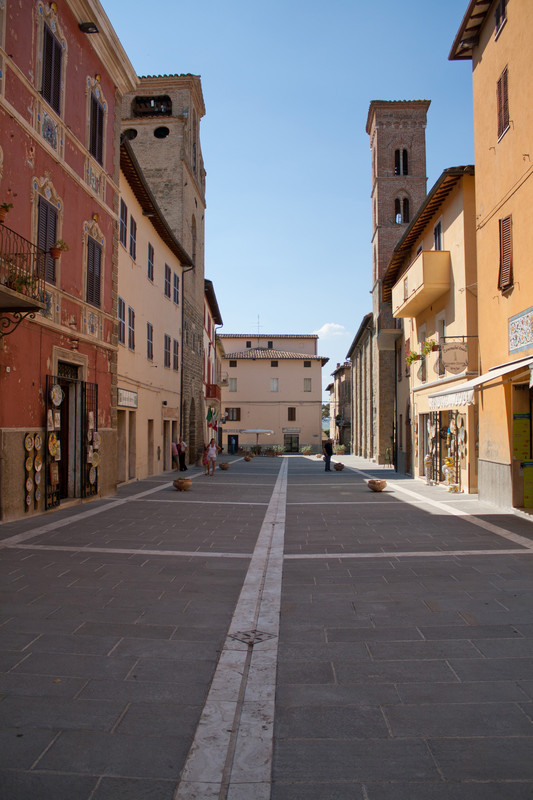 ''La piazza delle ceramiche'' - Deruta