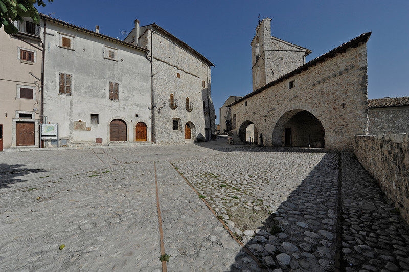 ''Piazza della pietra portafortuna'' - Monteleone di Spoleto