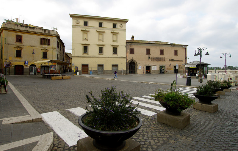 ''Piazza rifatta'' - Tarquinia
