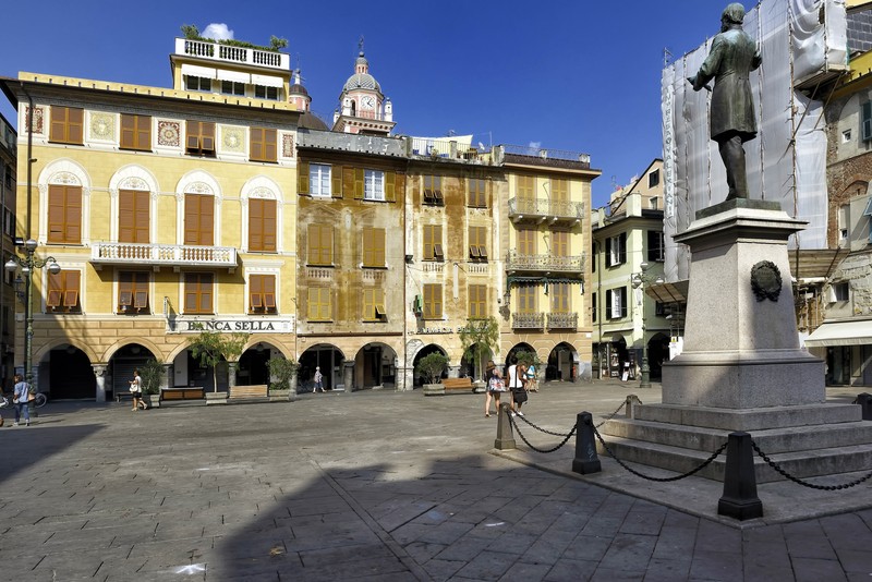 ''All’Ombra del Monumento'' - Chiavari