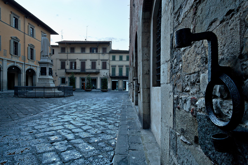 ''la piazza con il Datini'' - Prato