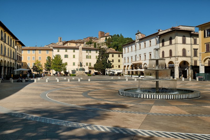 ''Piazza e veduta sul Borgo Antico'' - Colle di Val d'Elsa