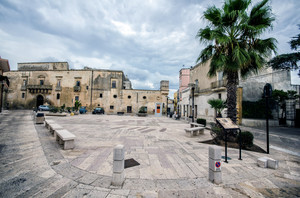 la piazza di Caprarica