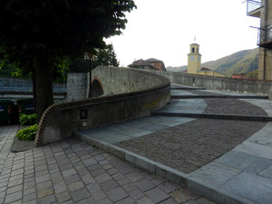 Una dolce salita per il ponte