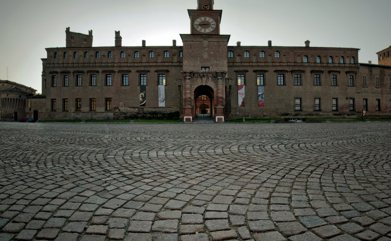 ''Piazza Martiri e il palazzo dei Pio'' - Carpi