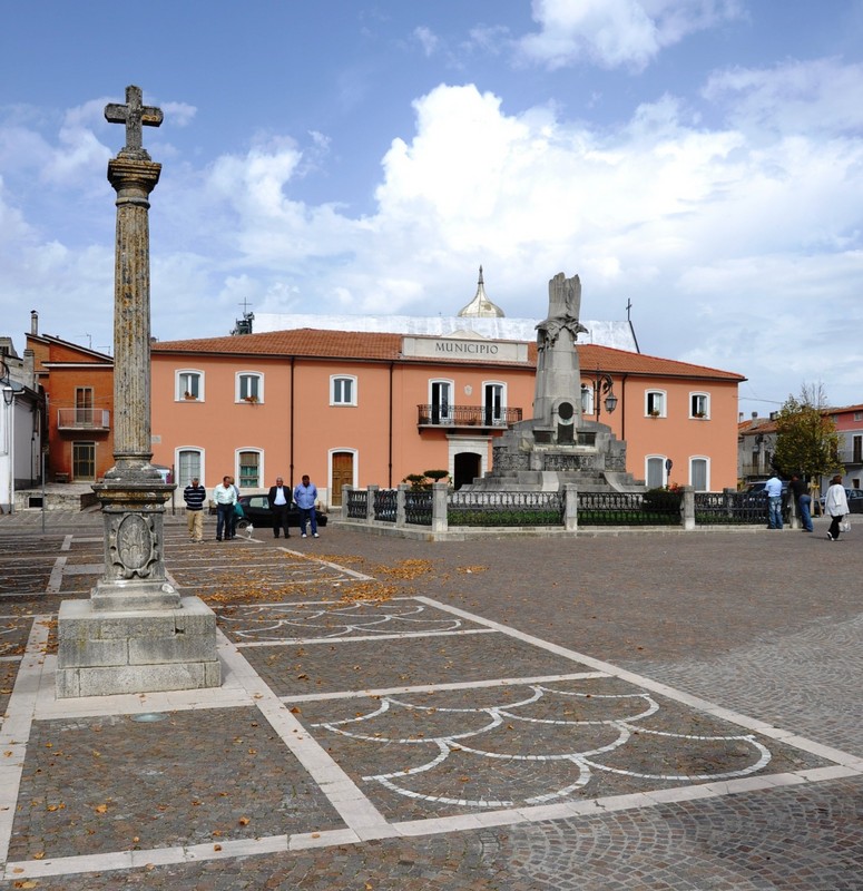 ''La monteleonese Piazza Municipio'' - Monteleone di Puglia