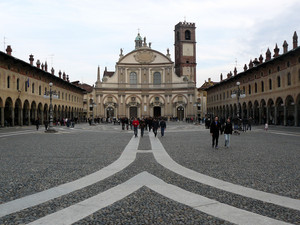 Cinq’ ghej pussè, ma russ