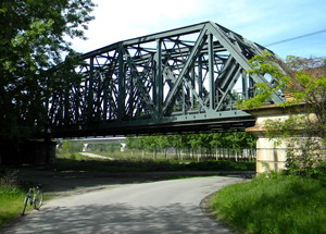 PASSEGGIANDO  IN  BICICLETTA