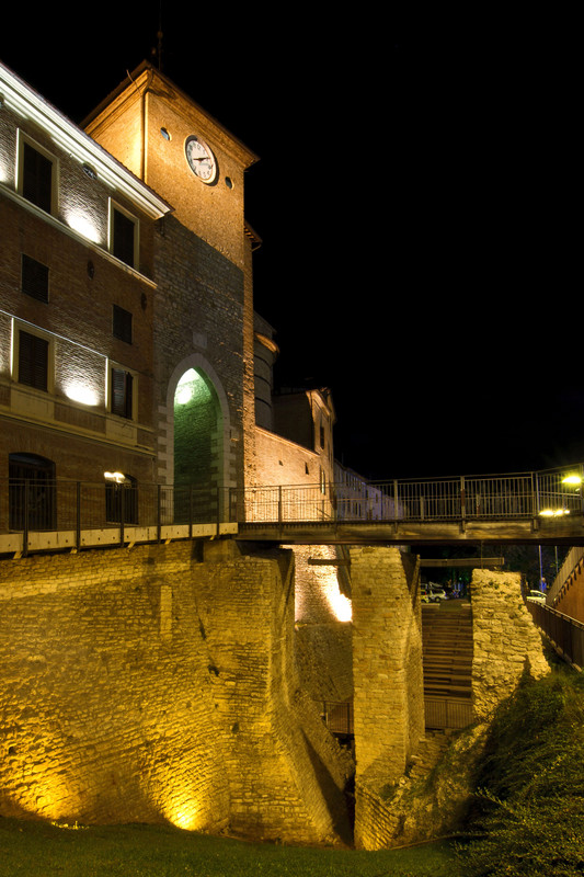 ''Ponte Pedonale per accedere alla Piazza di Cerreo d’Esi'' - Cerreto d'Esi