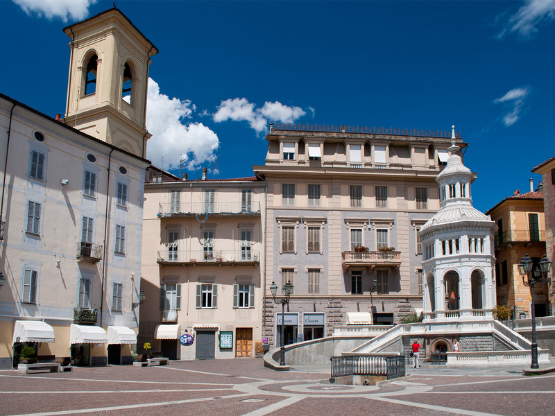 ''(quasi) nessuno in piazza'' - Acqui Terme