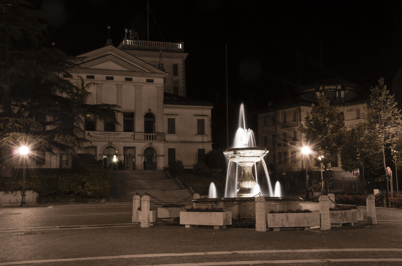 ''Municipio e fontana in piazza'' - Nervesa della Battaglia