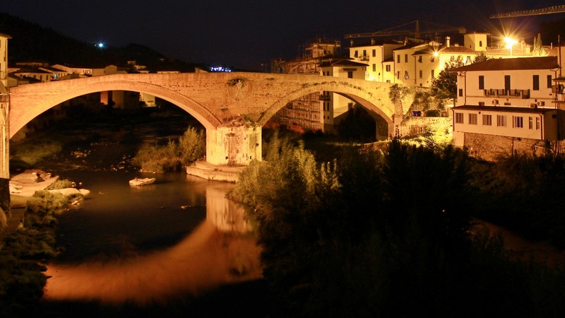 ''Ponte Romanico in notturna'' - Pelago