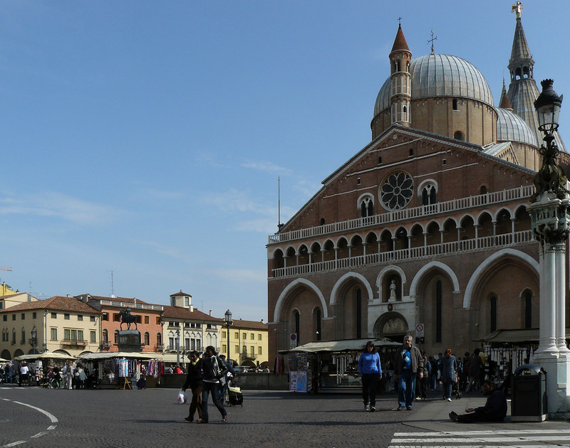 ''Davanti al Santo'' - Padova