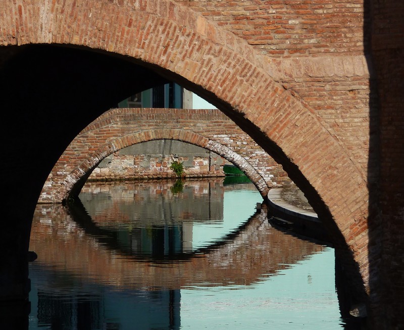 ''Giochi di ombre e ponti'' - Comacchio