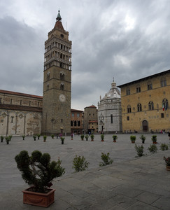 La Piazza con il Duomo