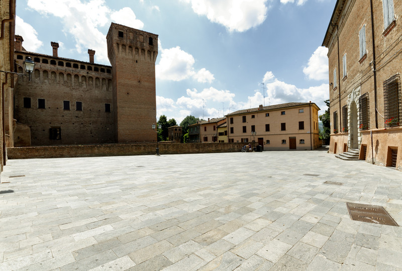 ''Dei Contrari'' - Vignola