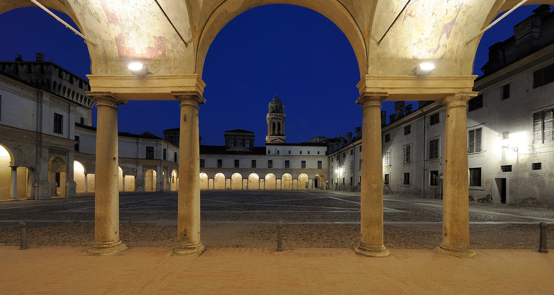 ''Oltre il portico'' - Mantova