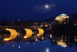 Ponte Vittorio Emanuele I a Torino, in notturna