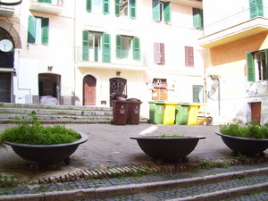 Piazza Andrea Sacchi, la piazza con le scalette