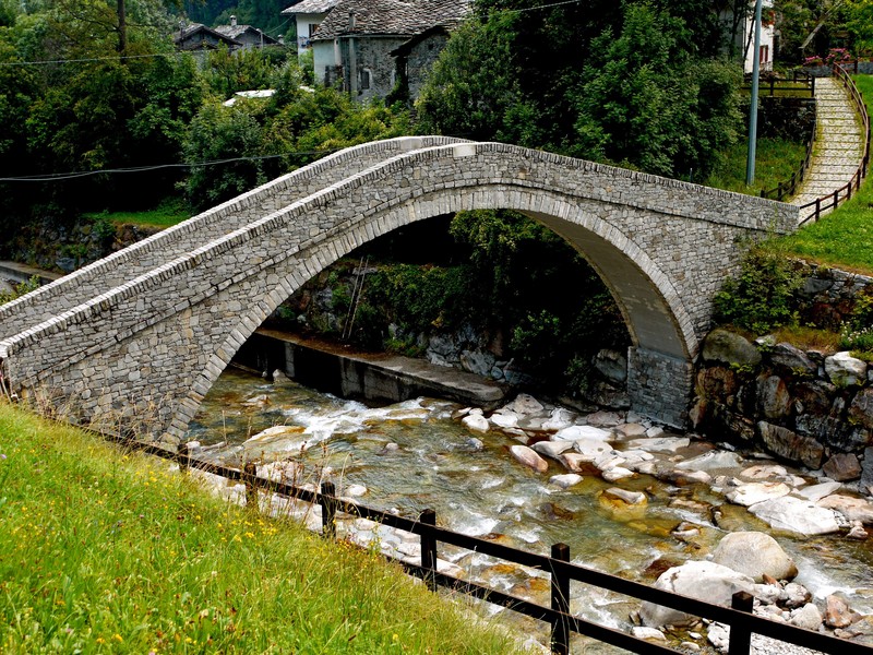 ''Il ponte rifatto …..'' - Fontainemore