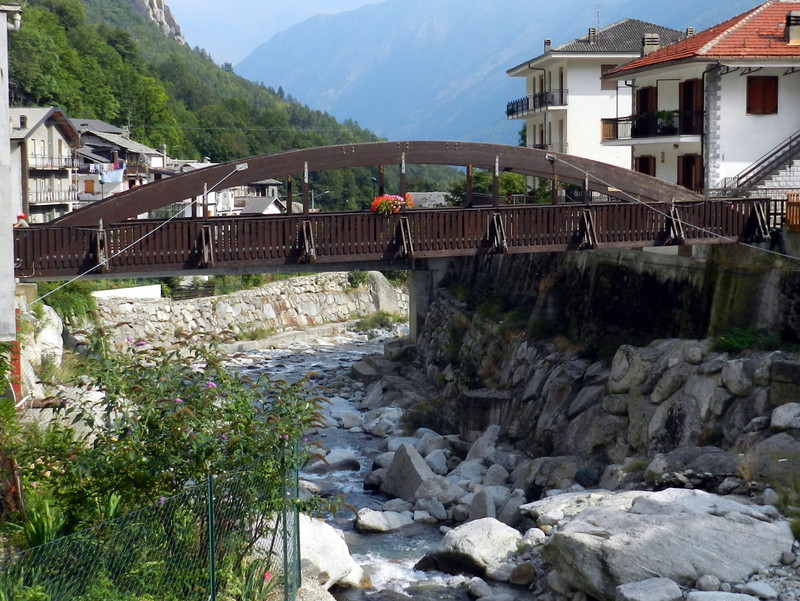 ''un arco sul fiume'' - Noasca