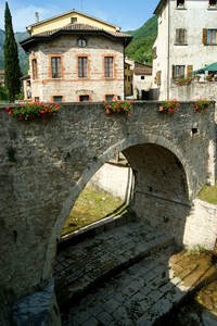 Si può fare, si può fare, puoi rubare e regalare