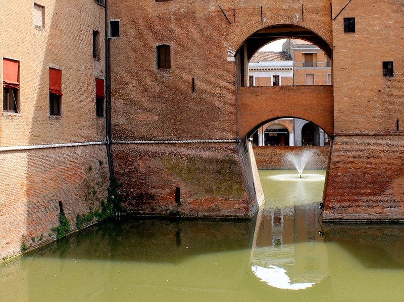 ''Al Castello Estense'' - Ferrara