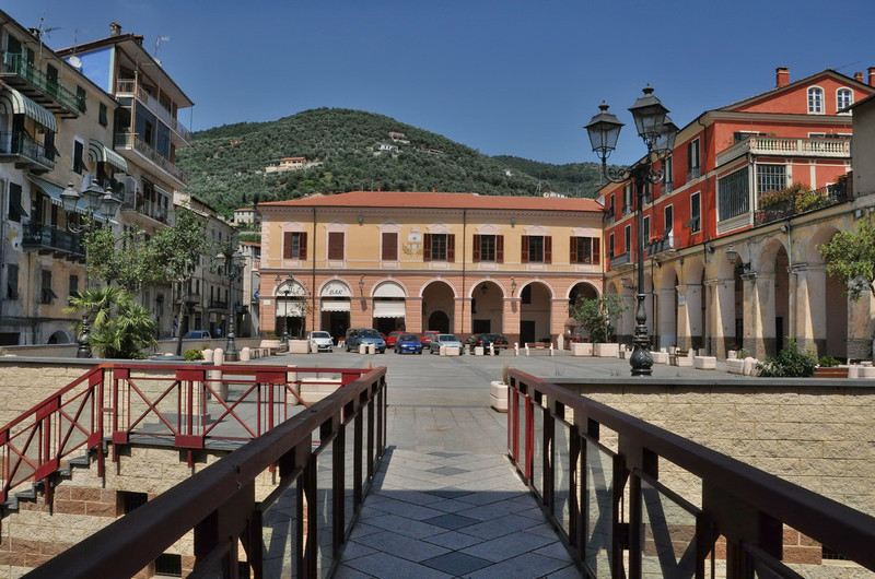 ''dal ponte..la piazza'' - Pontedassio