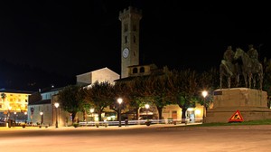Piazza Mino in notturna