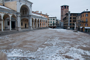 Piazza libertà con la neve