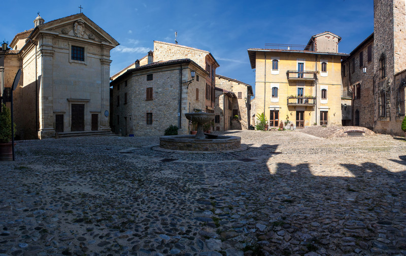 ''P.zza & fontana'' - Vernasca