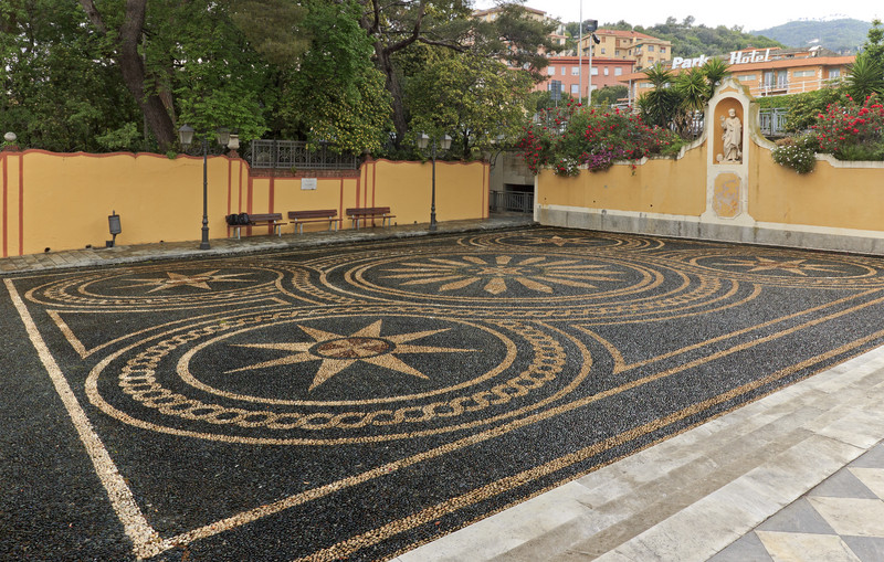 ''Banalissimi ciottoli … #3 (Feat. Ciciu’s Bags …)'' - Varazze