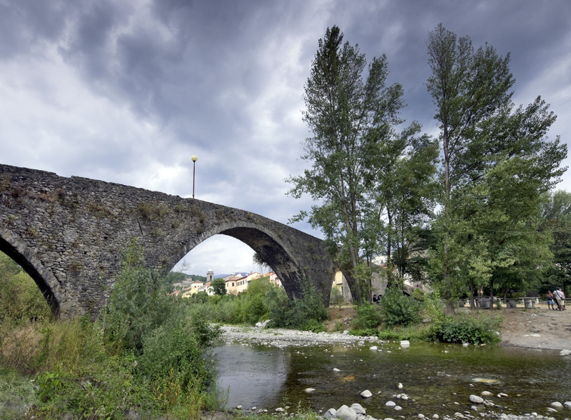 ''Nubi minacciose sul ponte'' - Pontremoli