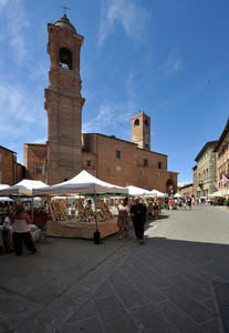 mercato in piazza