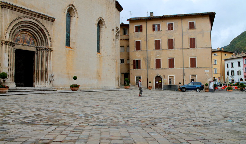 ''Piazza dei Martiri Vissani'' - Visso
